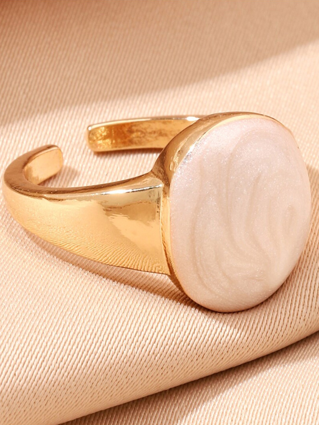 

SALTY Women Natural Golden Ring, White