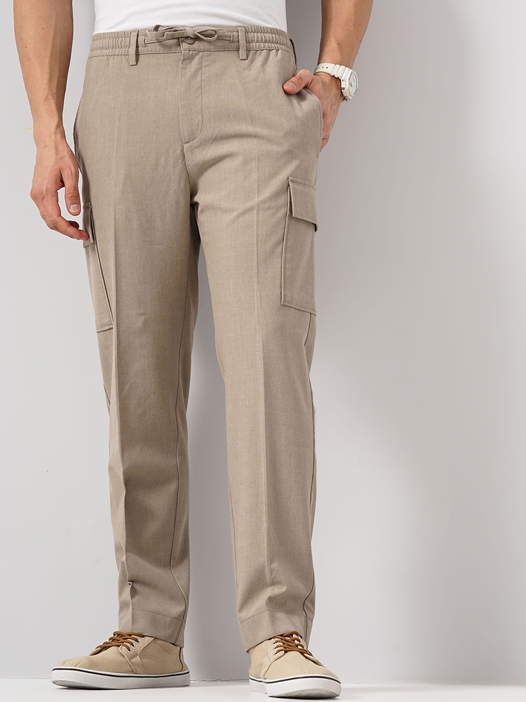 

Celio Men Mid-Rise Straight Fit Cargos Trousers, Beige