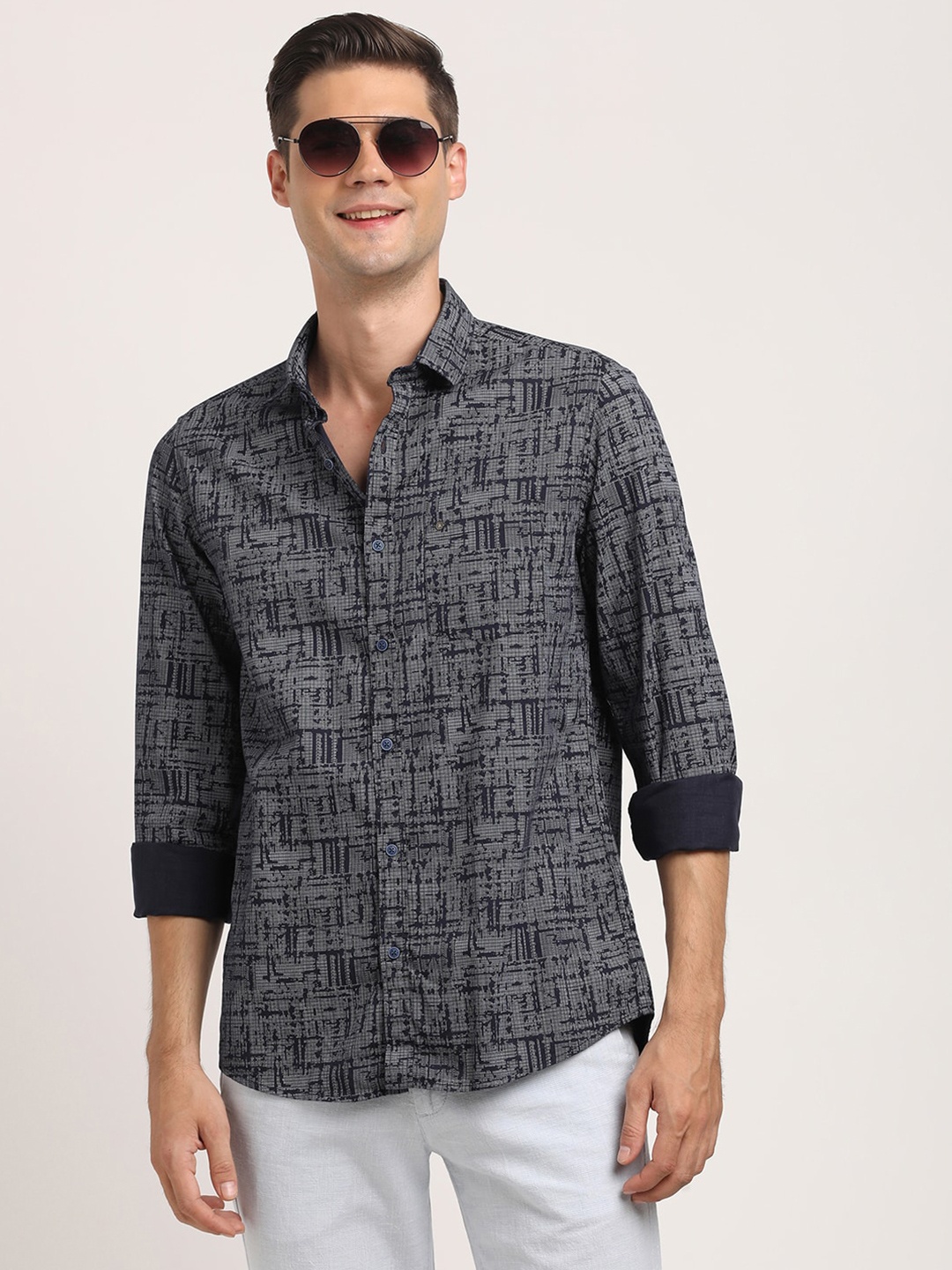 

Turtle Men Relaxed Slim Fit Opaque Printed Casual Shirt, Navy blue