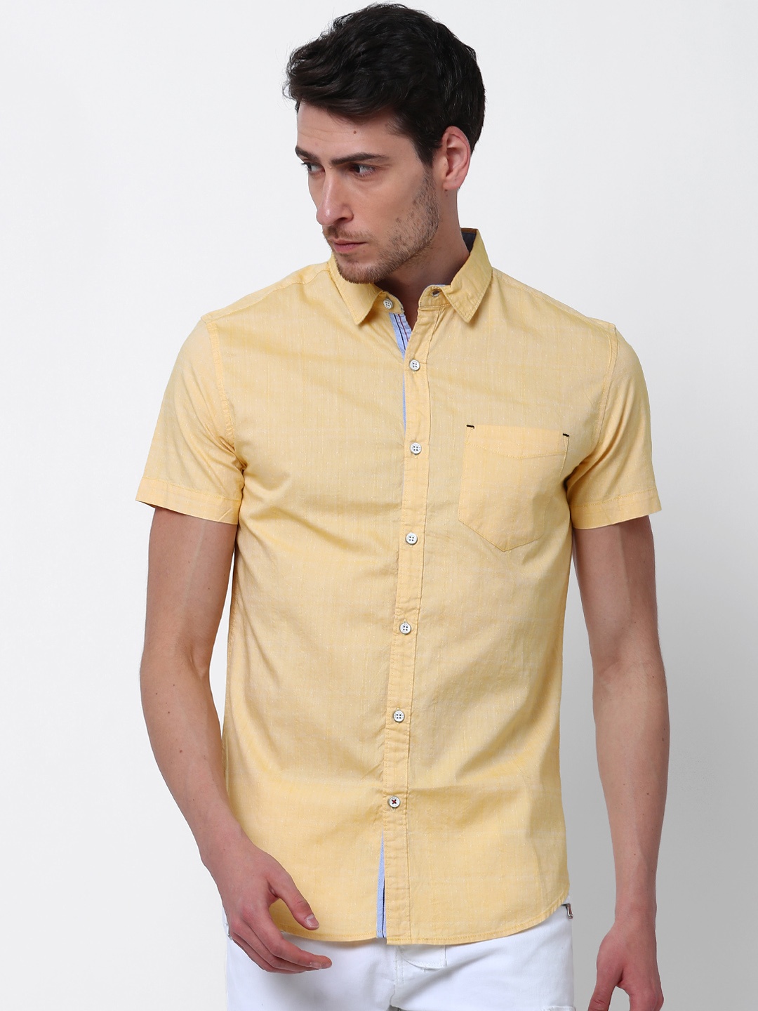 

LOCOMOTIVE Men Yellow Slim Fit Solid Casual Shirt