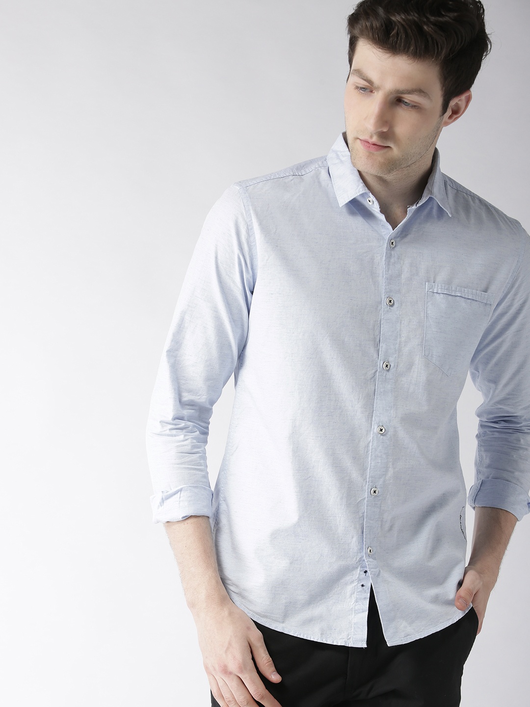 

LOCOMOTIVE Men Blue Slim Fit Solid Casual Shirt