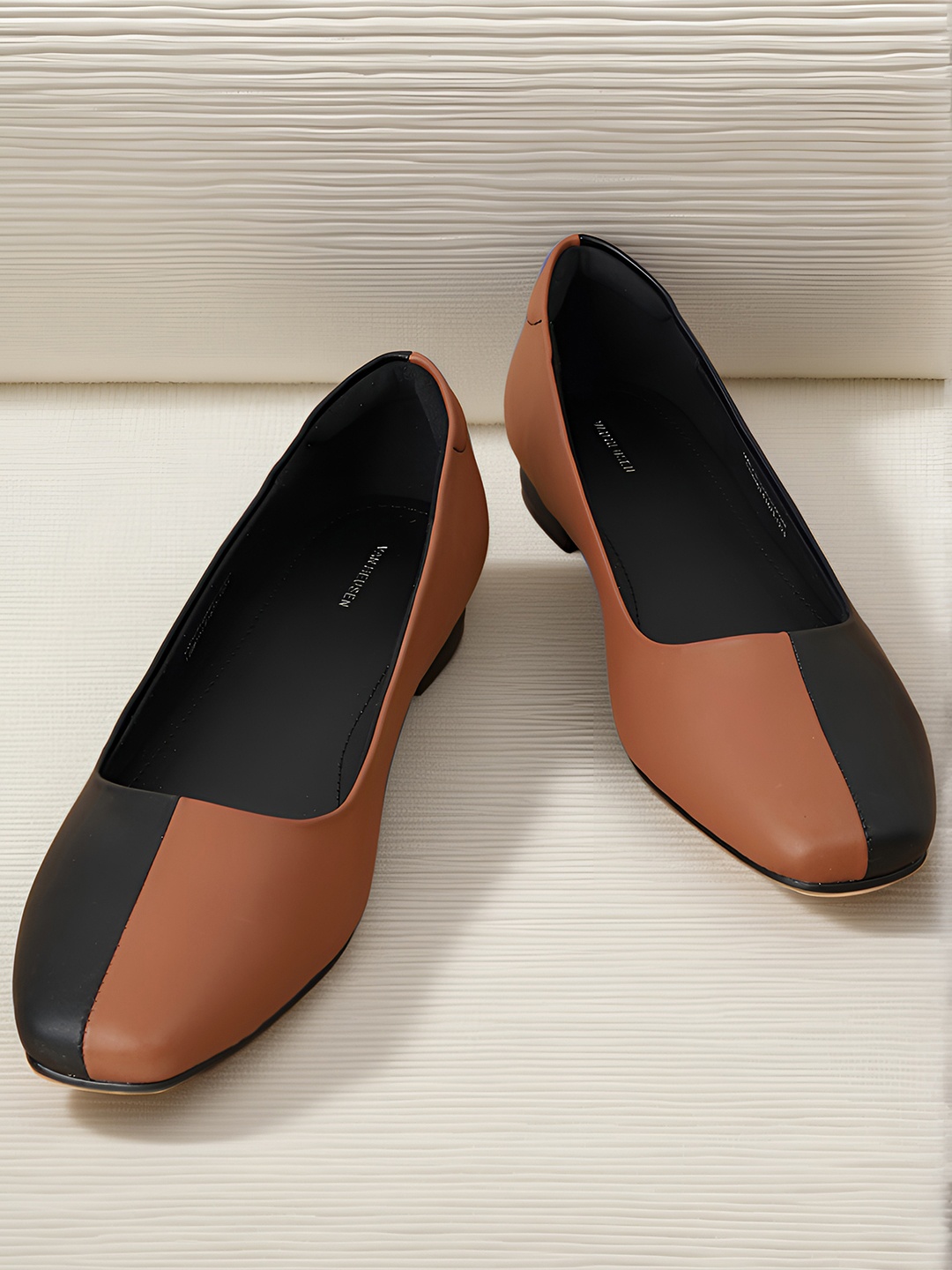 

Van Heusen Women Colourblocked Ballerina, Black