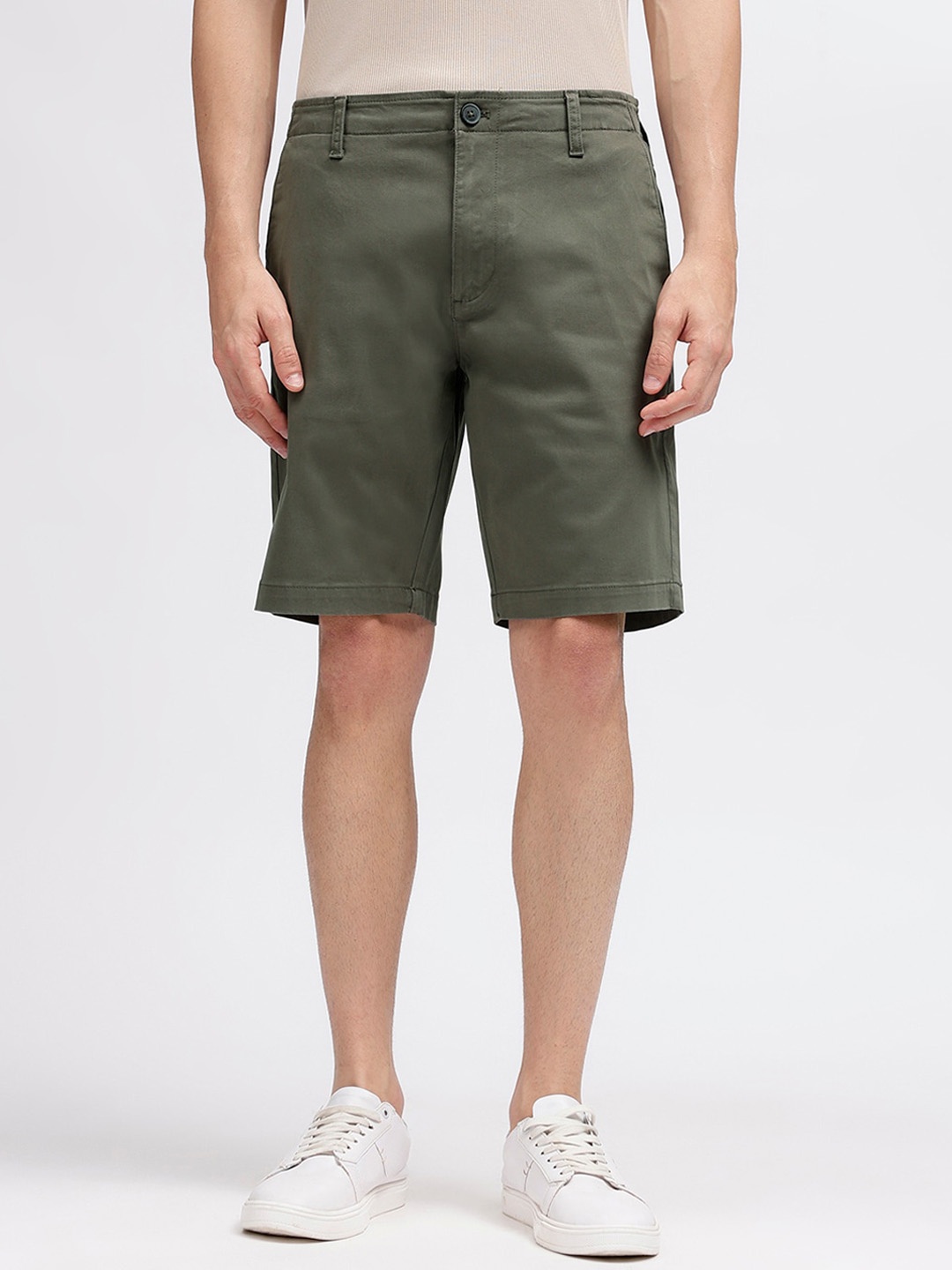

Bruun & Stengade Men Solid Shorts With Button Closure, Green