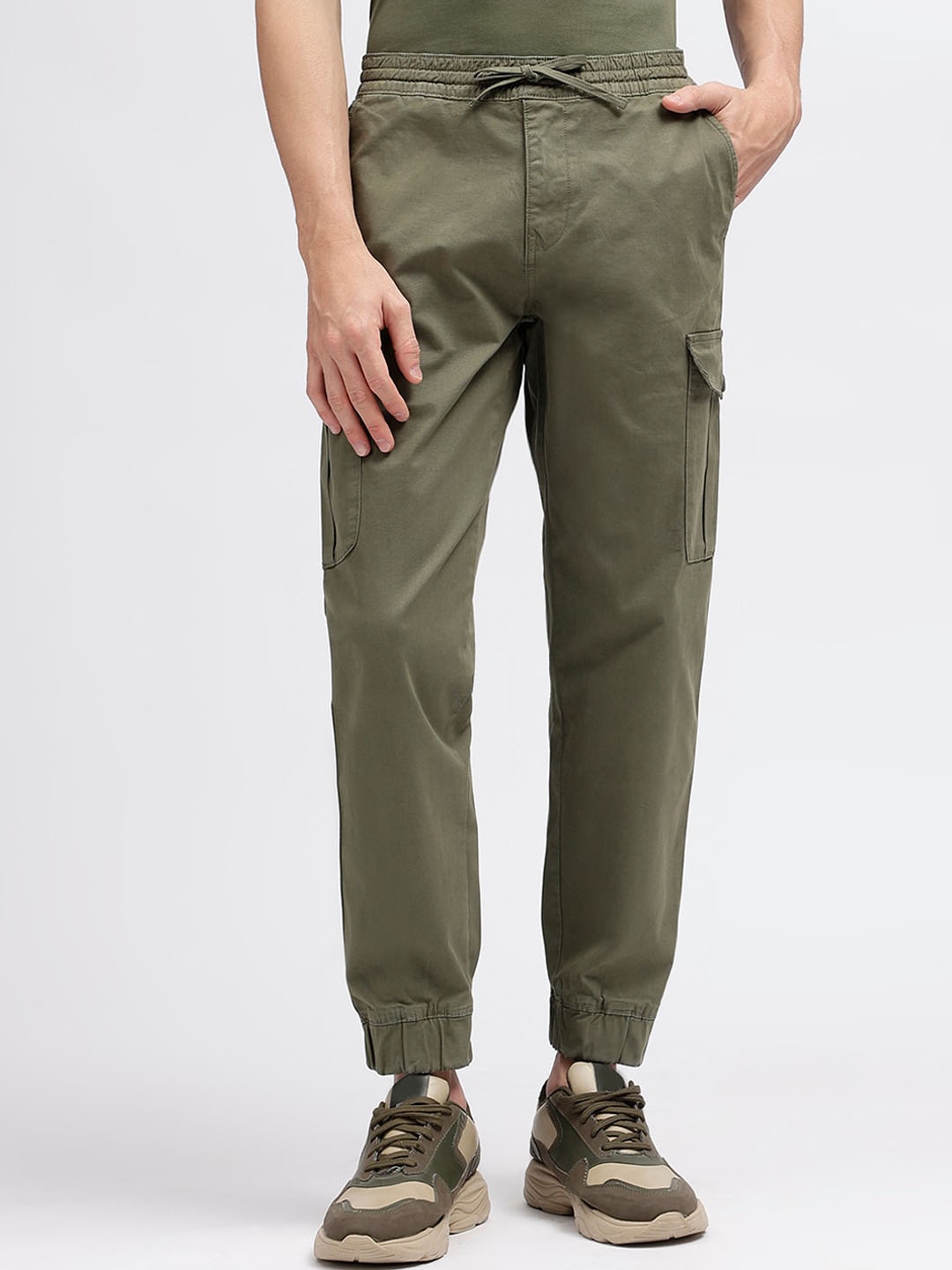 

Iconic Men Solid Relaxed Fit Trouser, Olive