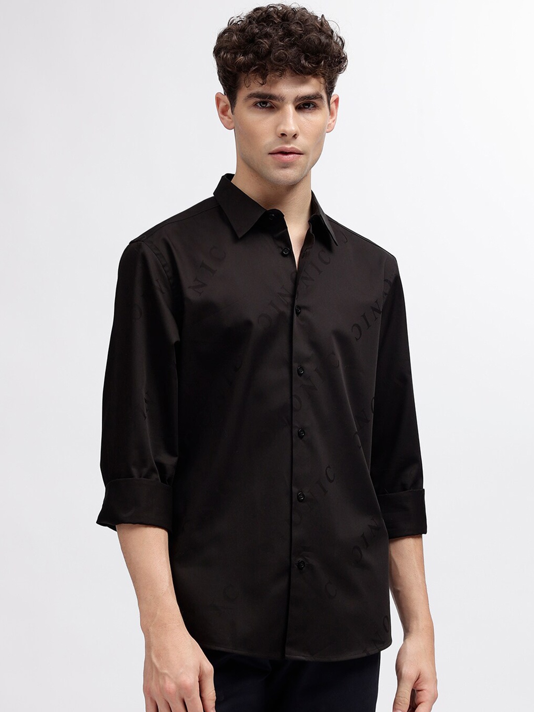 

Iconic Men Jacquard Regular Fit Cotton Shirt, Black