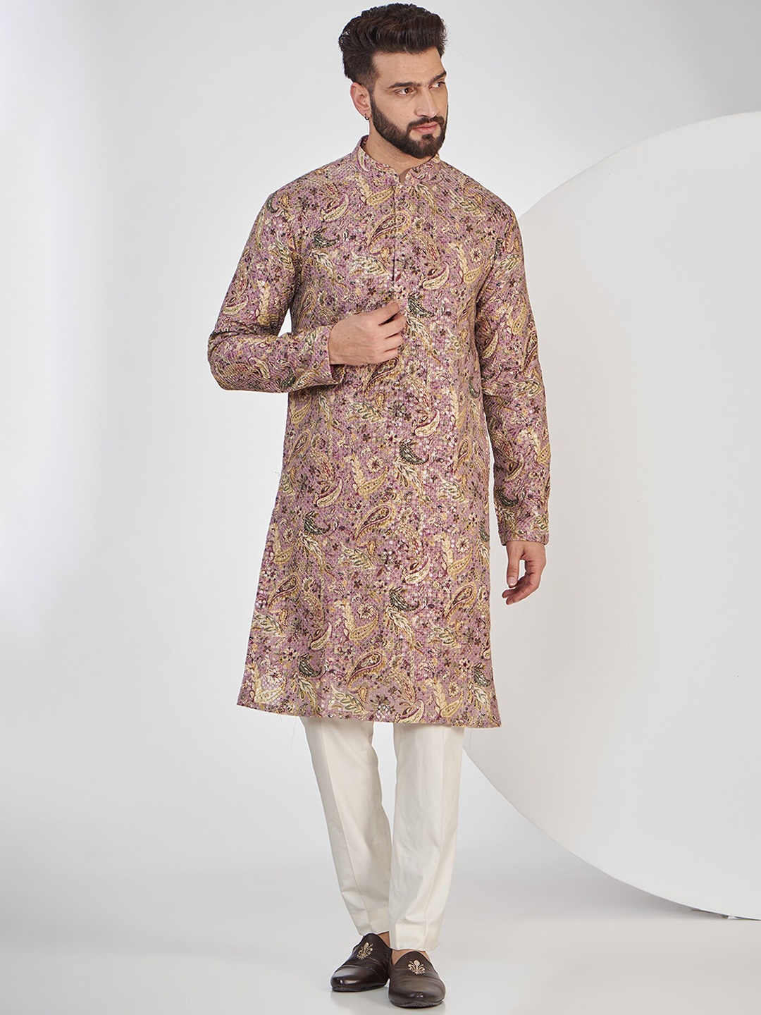 

KASBAH CLOTHING NISHCHAIY SAJDEH Men Paisley Printed Georgette Kurta, Multi