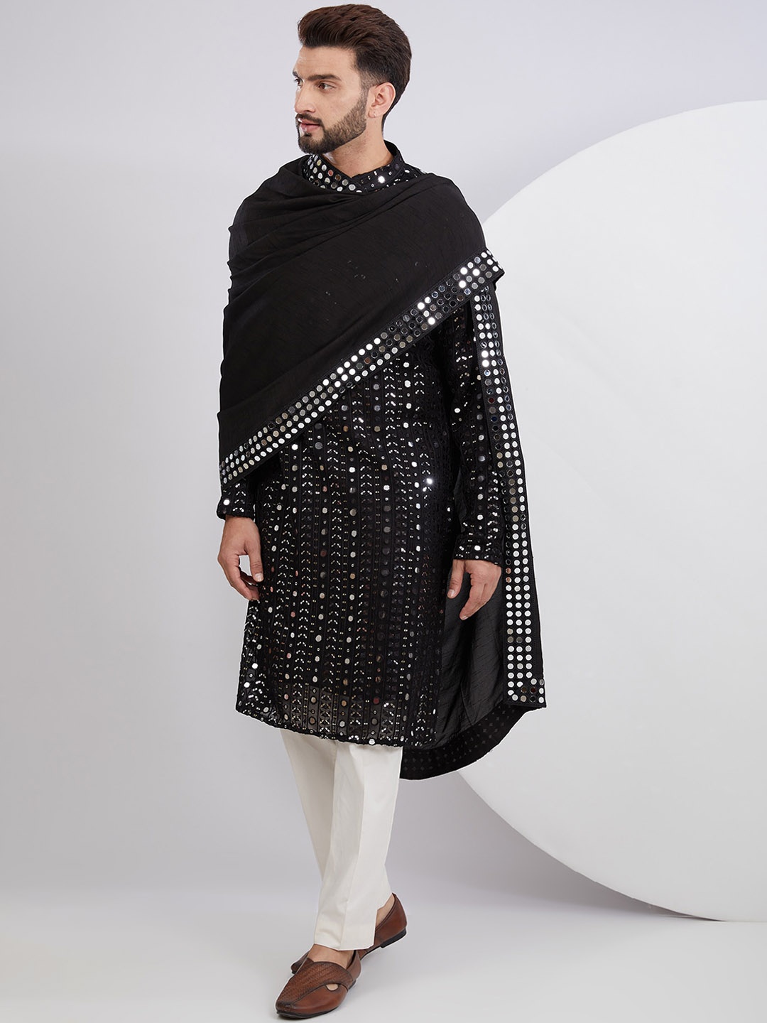 

KASBAH CLOTHING NISHCHAIY SAJDEH Men Printed Flared Sleeves Thread Work Georgette Kurta, Black