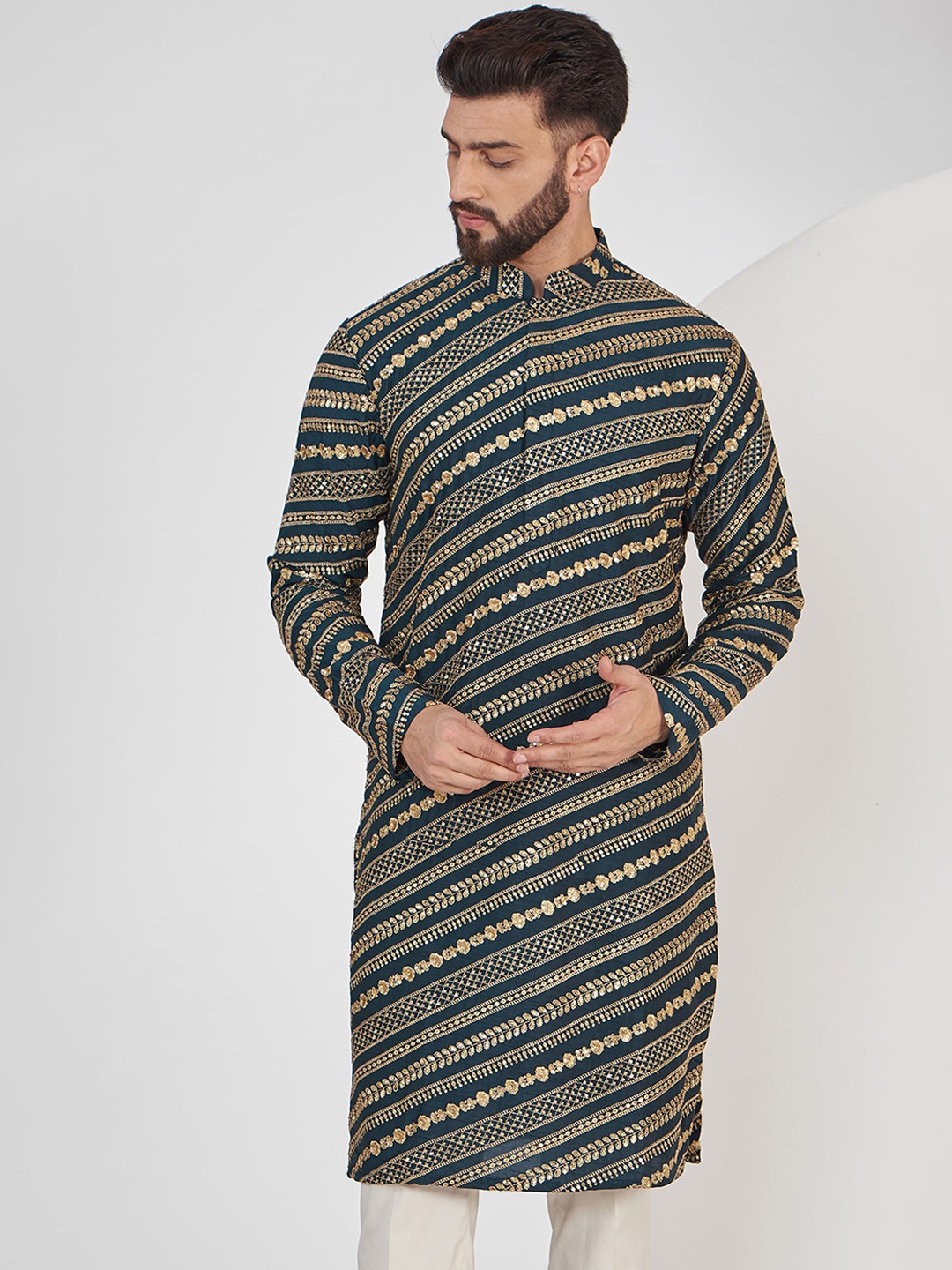 

KASBAH CLOTHING NISHCHAIY SAJDEH Men Striped Thread Work Kurta, Blue