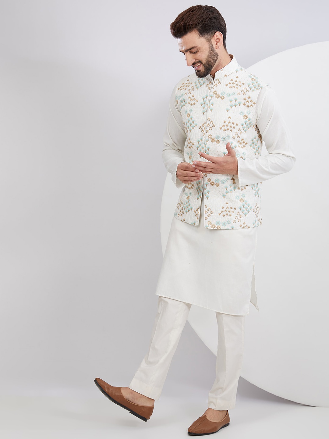 KASBAH CLOTHING NISHCHAIY SAJDEH Men Floral Embroidered Thread Work Kurta, White
