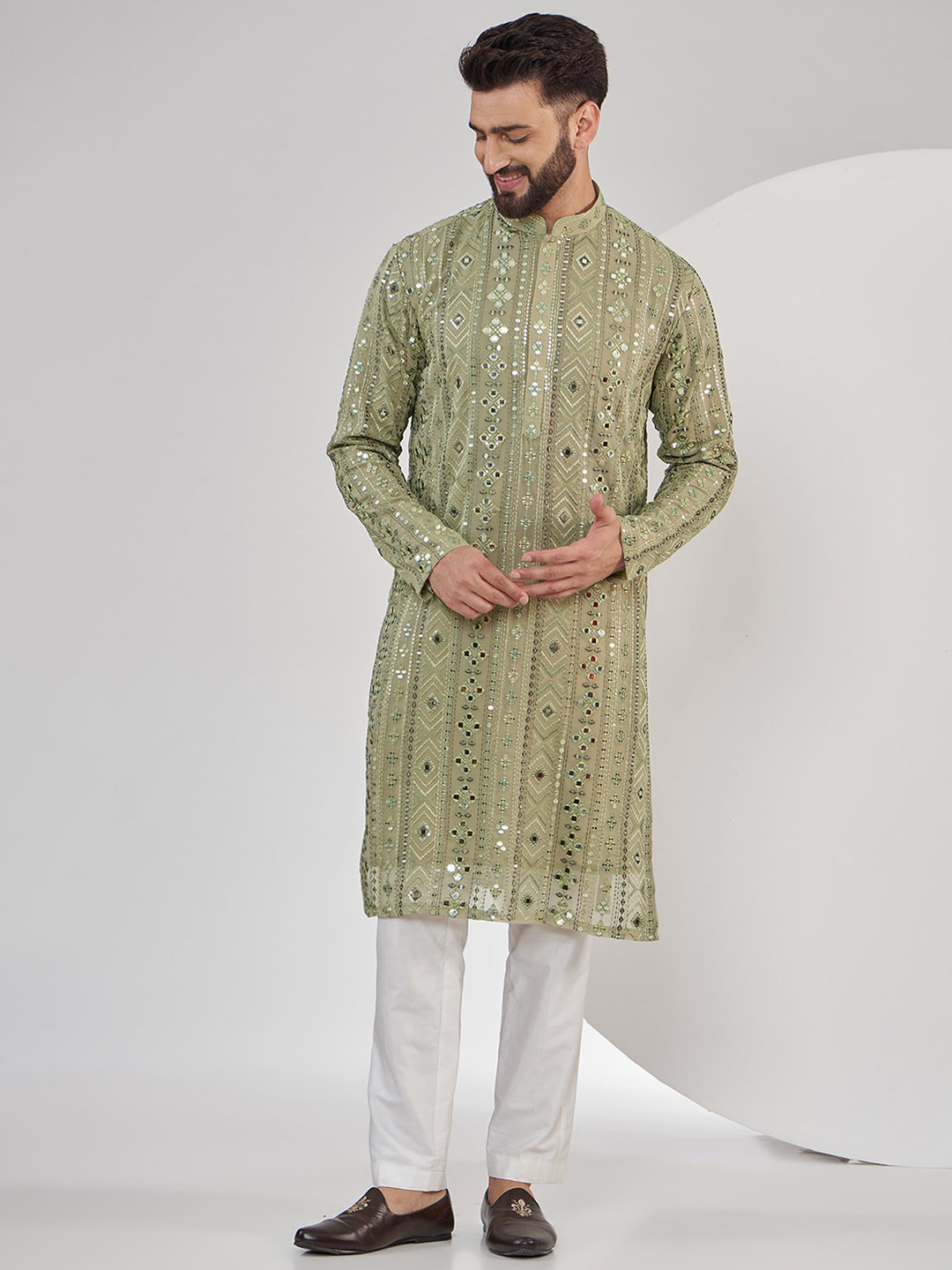 

KASBAH CLOTHING NISHCHAIY SAJDEH Men Geometric Thread Work Georgette Kurta, Green