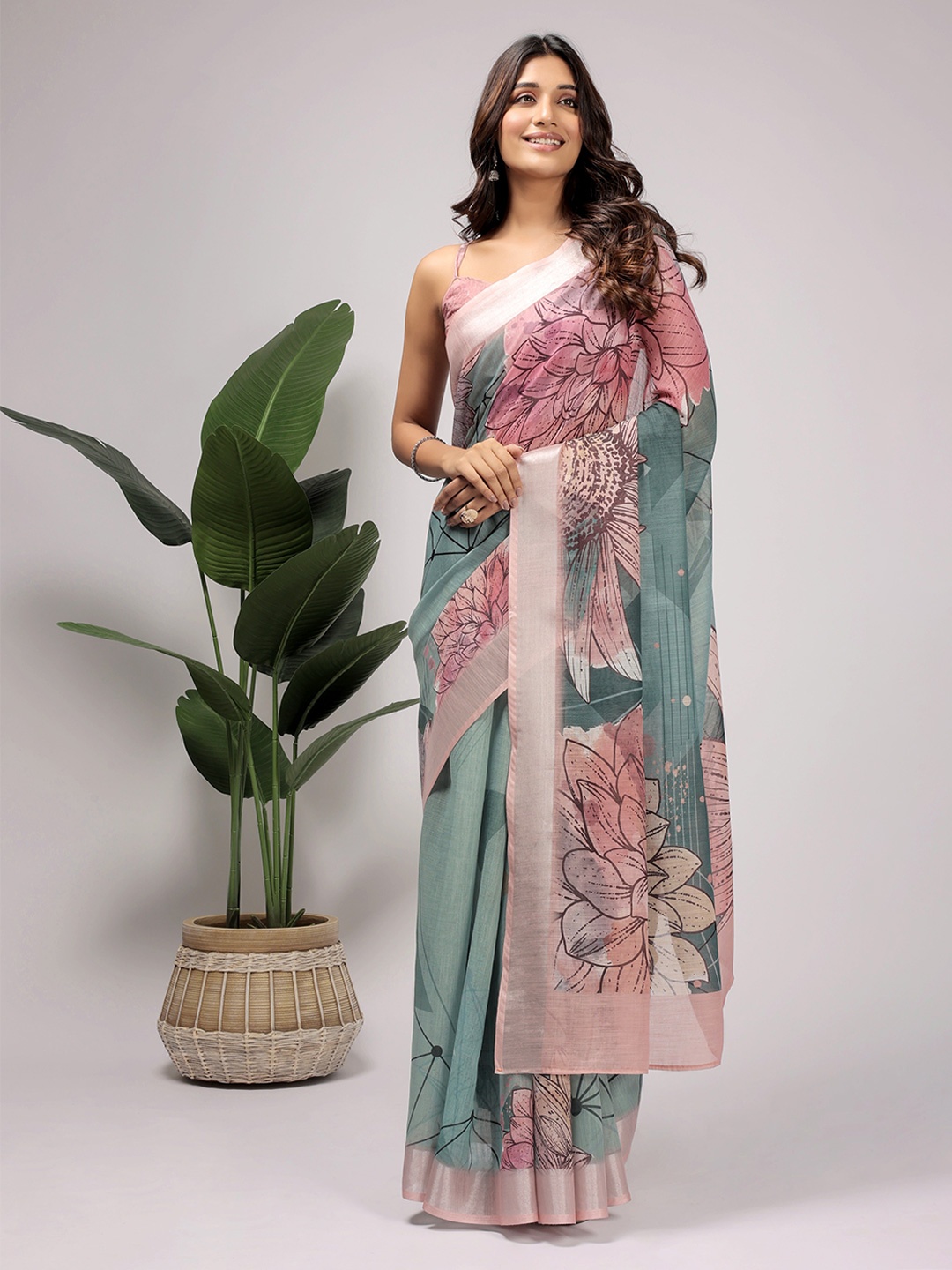 

RACHNA Floral Printed Zari Saree, Green