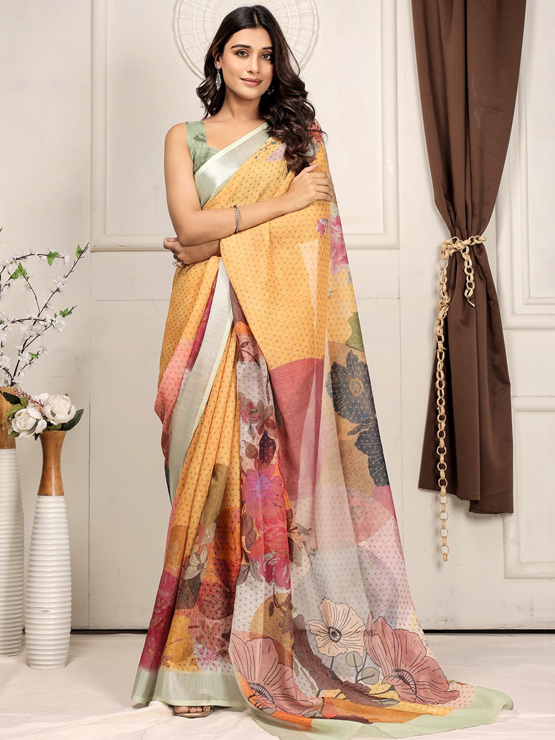 

RACHNA Floral Printed Zari Saree, Yellow