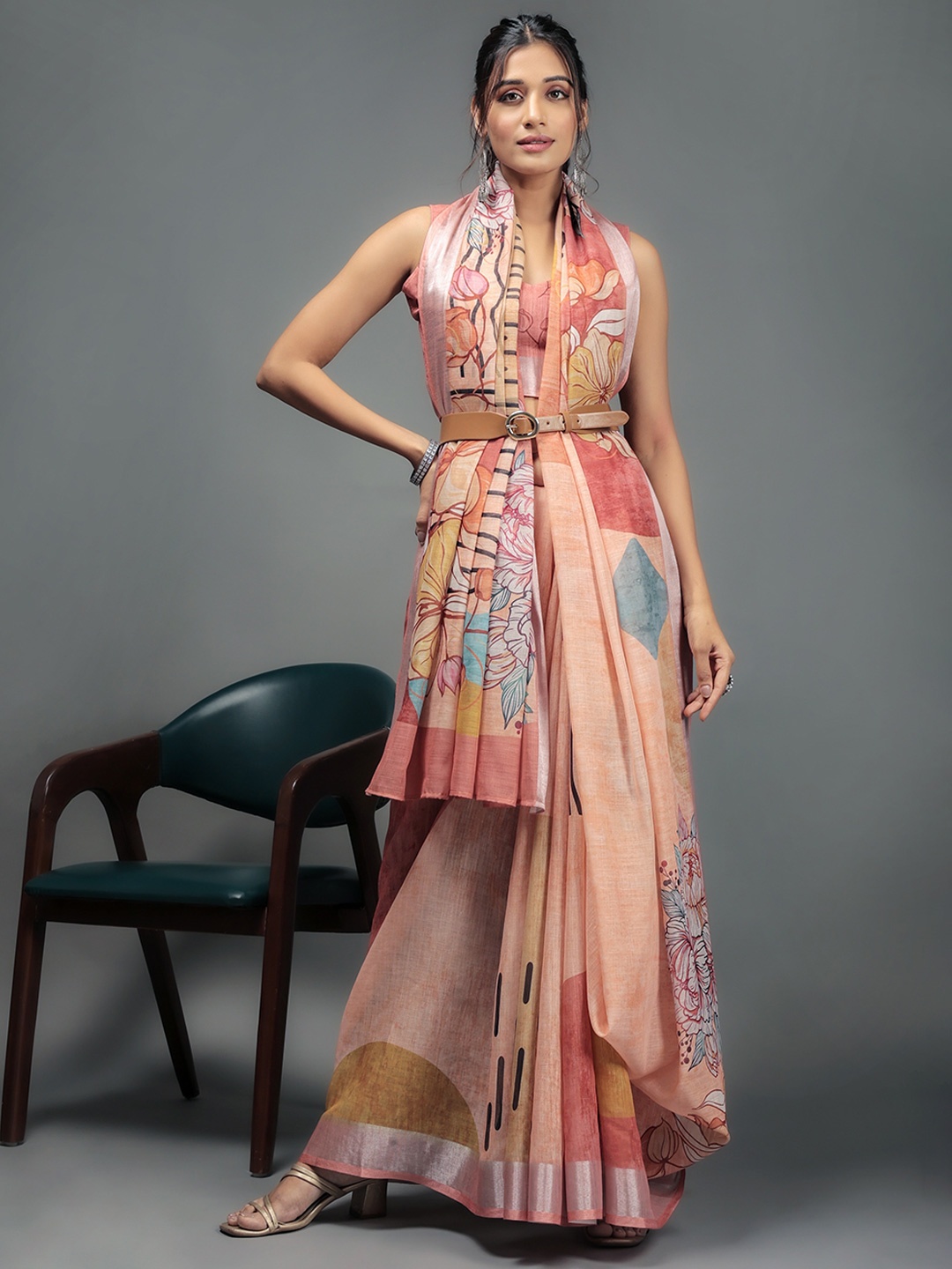 

RACHNA Floral Printed Zari Saree, Peach