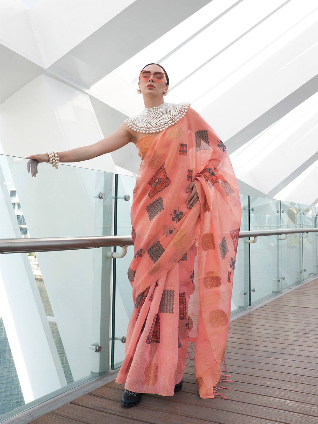

elora Geometric Printed Zari Tissue Saree, Peach