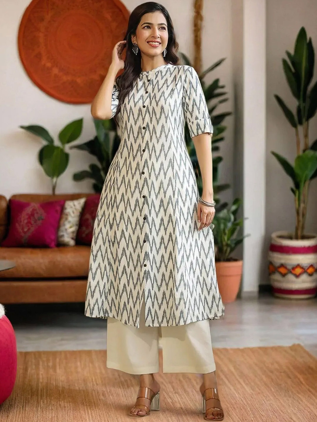 

AMIRAS INDIAN ETHNIC WEAR Women Geometric Striped Sequinned Kurta, White