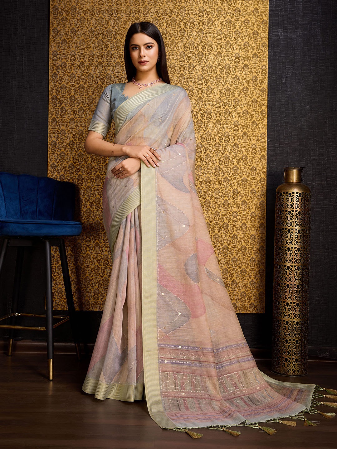 

Mitera Floral Zari Organza Saree, Peach