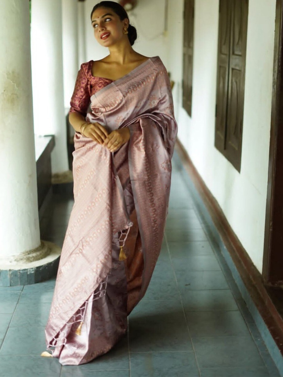 

ESOMIC EXPORT Ethnic Woven Design Zari Art Silk Banarasi Saree, Pink