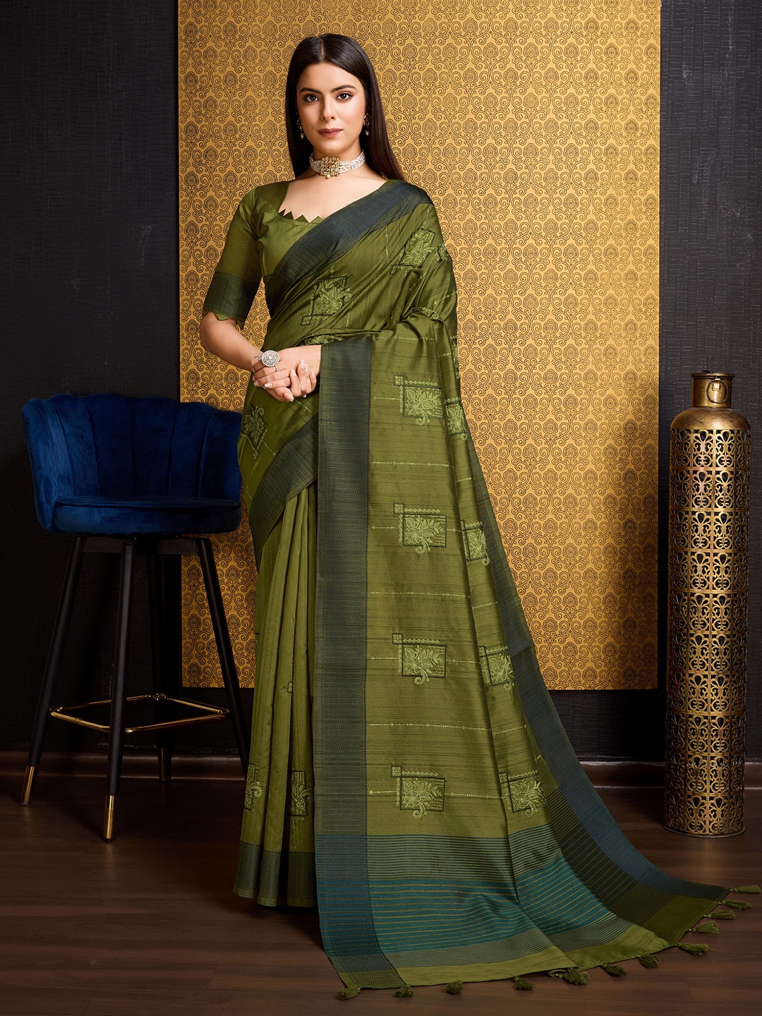 

Mitera Floral Embroidered Pure Silk Saree with Tassels, Green