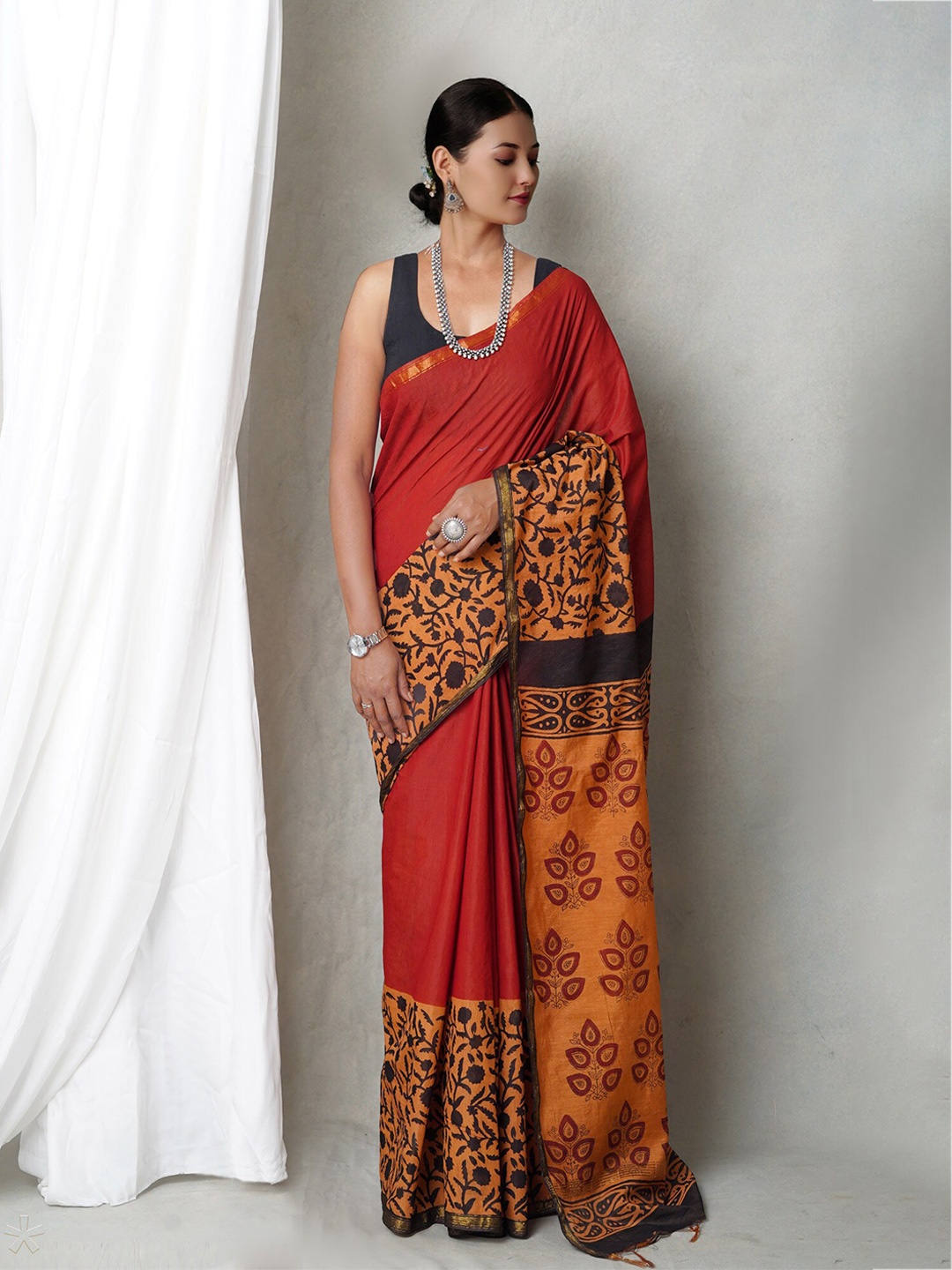 

Unnati Silks Floral Zari Silk Cotton Bagh Saree, Red