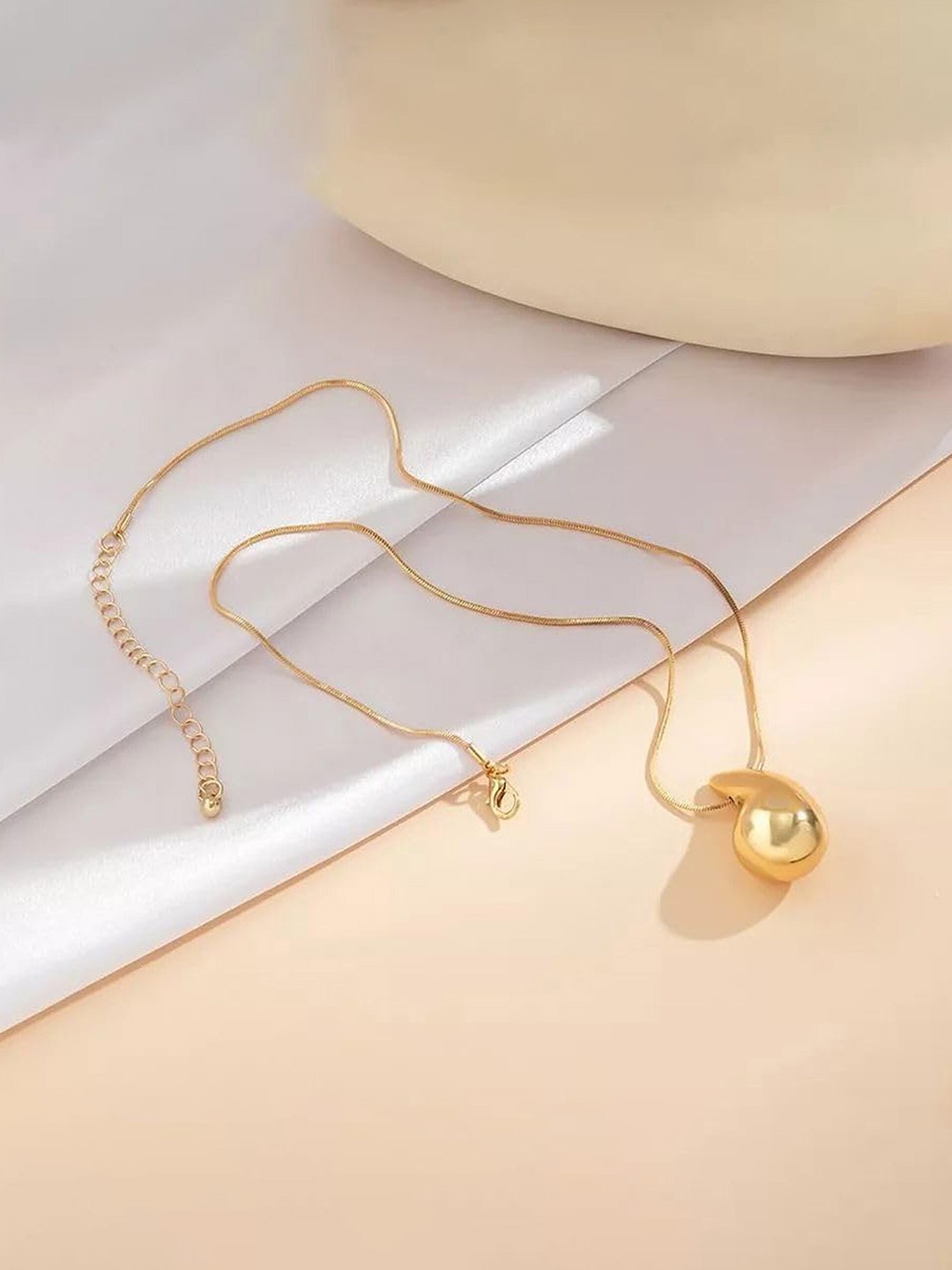 

Fashion Frill Gold-Plated Teardrop Chain