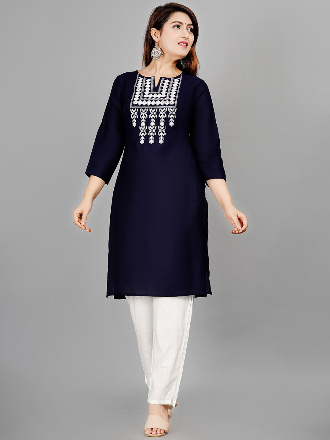 

SIPET Ethnic Motifs Yoke Design Thread Work Straight Kurta With Trousers, Blue