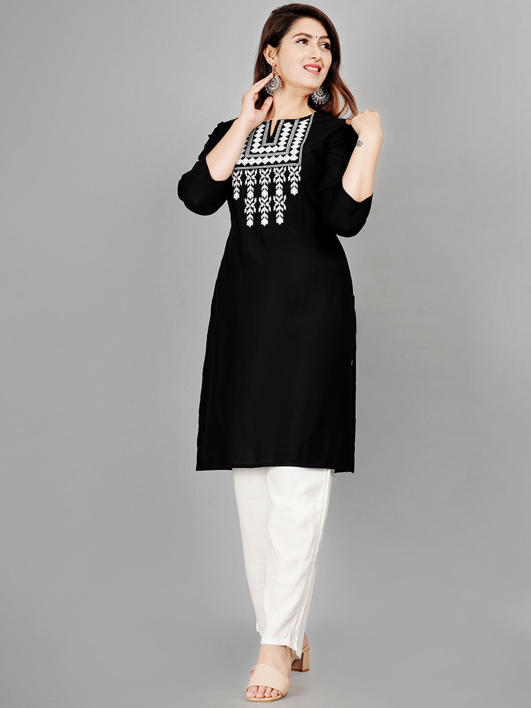 

SIPET Floral Embroidered Regular Thread Work Straight Kurta with Trouser, Black