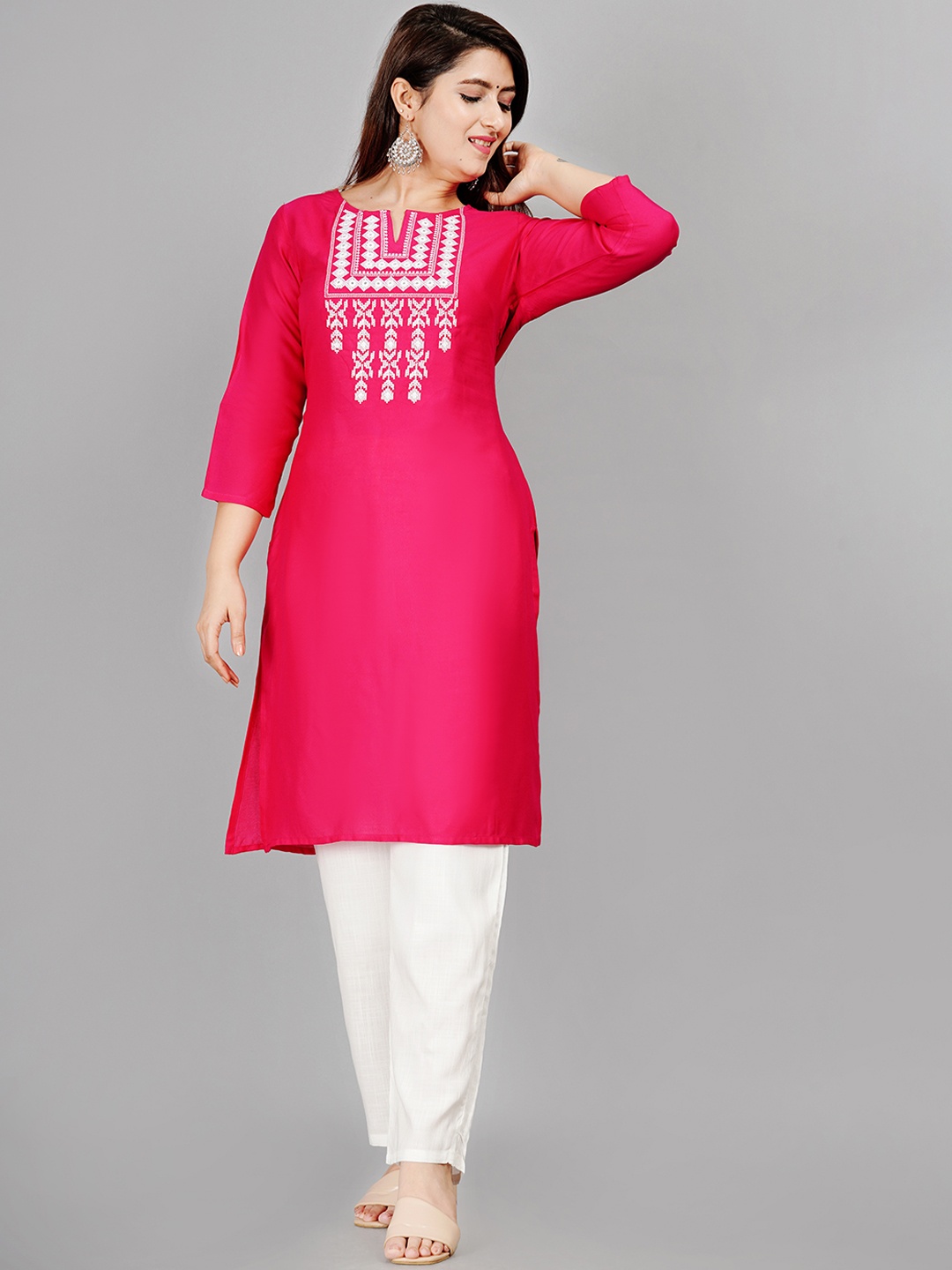 

SIPET Ethnic Motifs Yoke Design Thread Work Straight Kurta With Trousers, Pink
