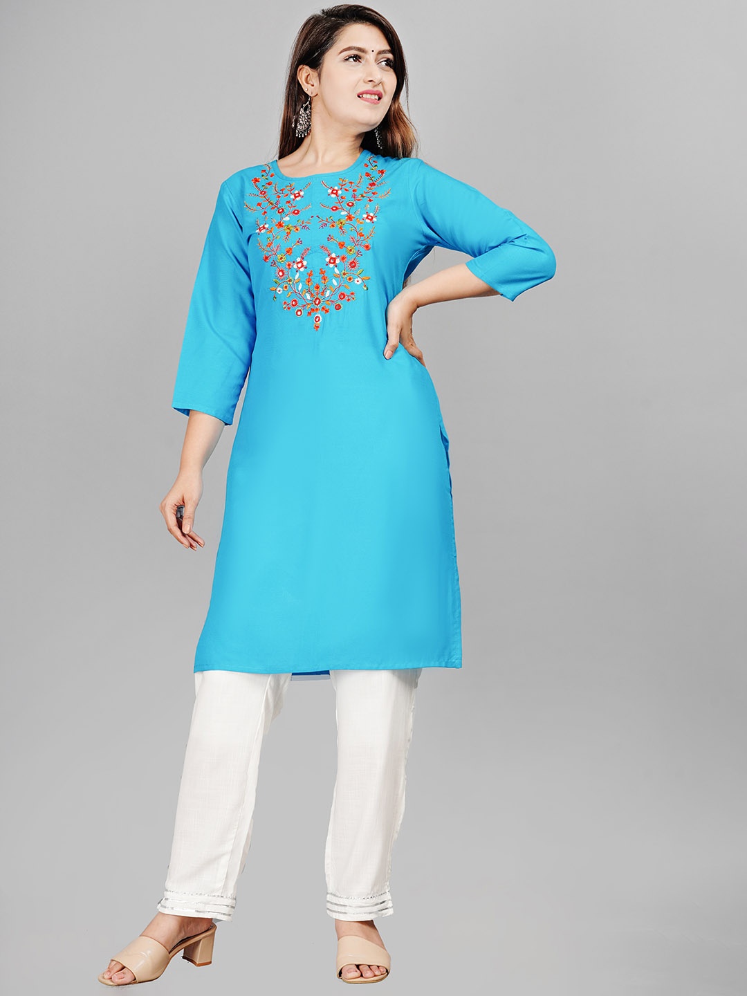 

SIPET Floral Yoke Design Regular Thread Work Kurta with Trousers, Blue
