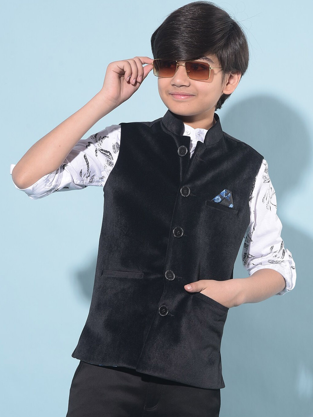 

Crimsoune Club Boys Mandarin Collar Sleeveless Nehru Jacket, Black