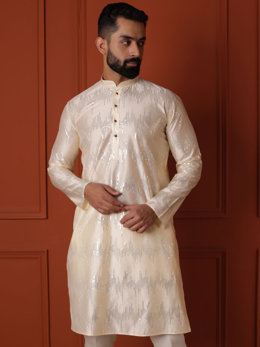 

Lightpole Men Thread Work Handloom Kurta, Cream