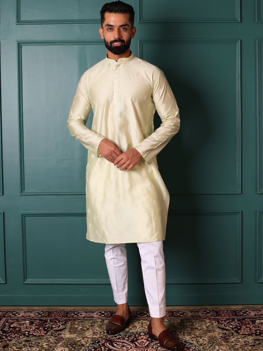 

Lightpole Men Thread Work Handloom Kurta, Green