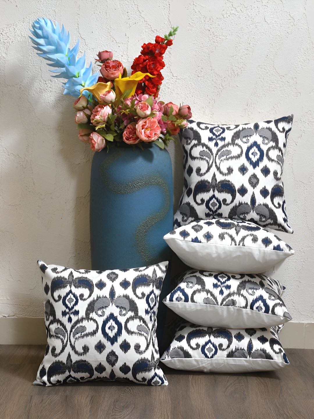 

Clasiko Blue & White 5 Pcs Floral Square Cushion Covers