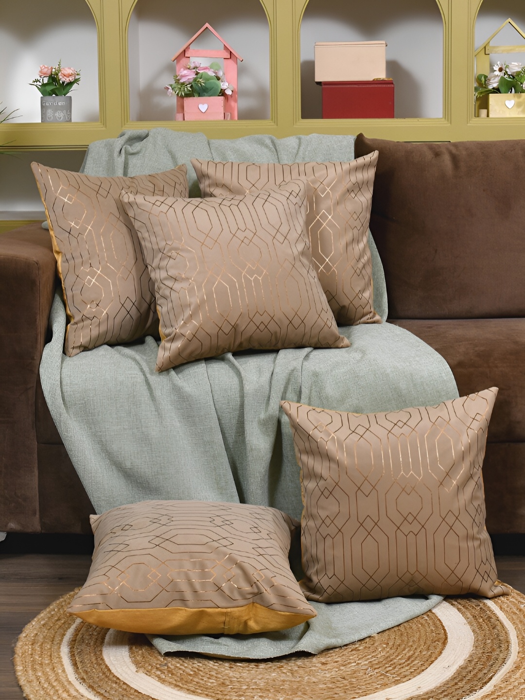 

Clasiko Taupe & Gold-Toned 5 Pieces Abstract Velvet Square Cushion Covers