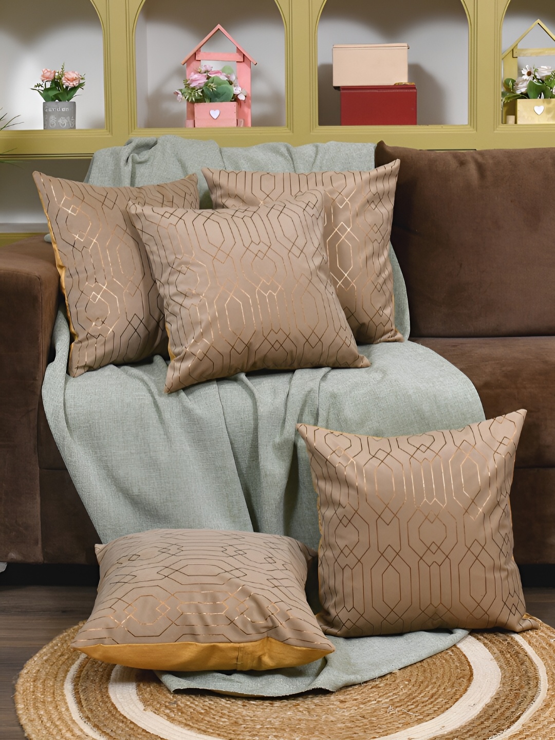 

Clasiko Taupe 5 Pcs Geometric Velvet Square Cushion Covers