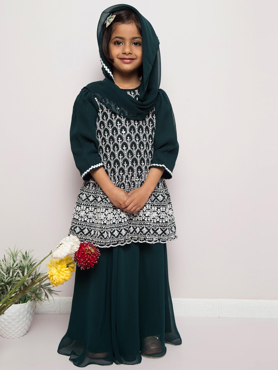 

MUSHKIYA Girls Round Neck Top with Skirt & Dupatta, Green