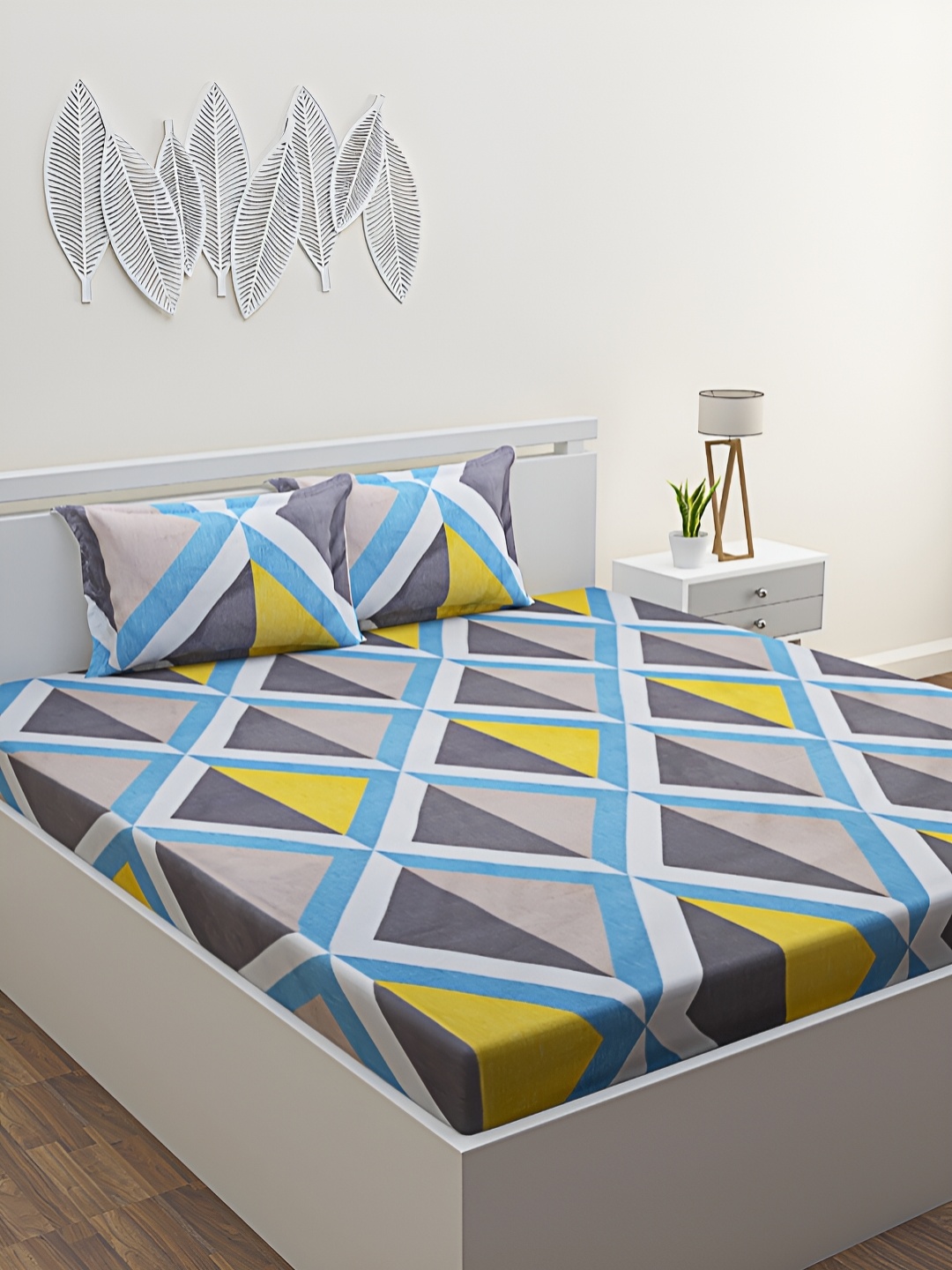 

ROMEE Grey & Blue Geometric Printed 186 TC Queen Bedsheet With 2 Pillow Covers