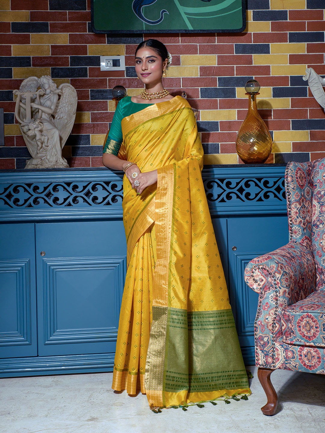 

Anouk Zari Banarasi Printed Saree, Yellow