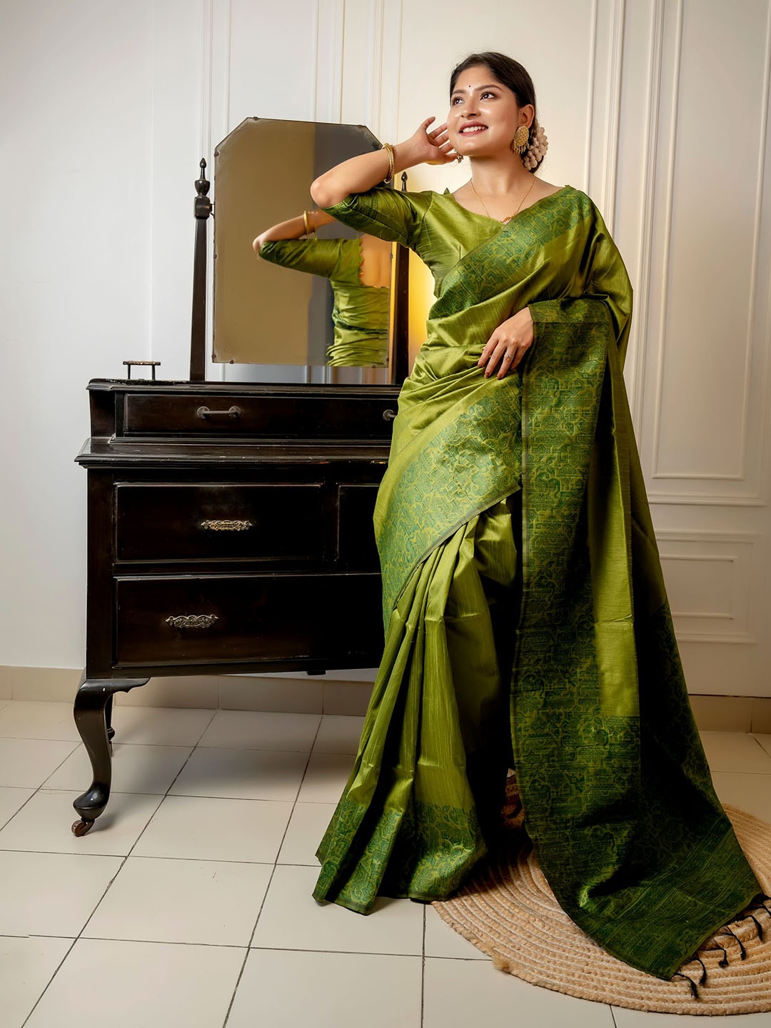 

Anouk Woven Design Designer Banarasi Saree, Green