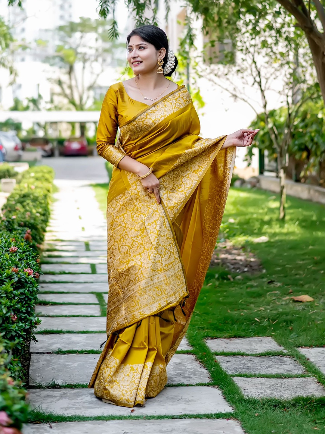 

Anouk Ethnic Motifs Woven Design Banarasi Saree, Gold