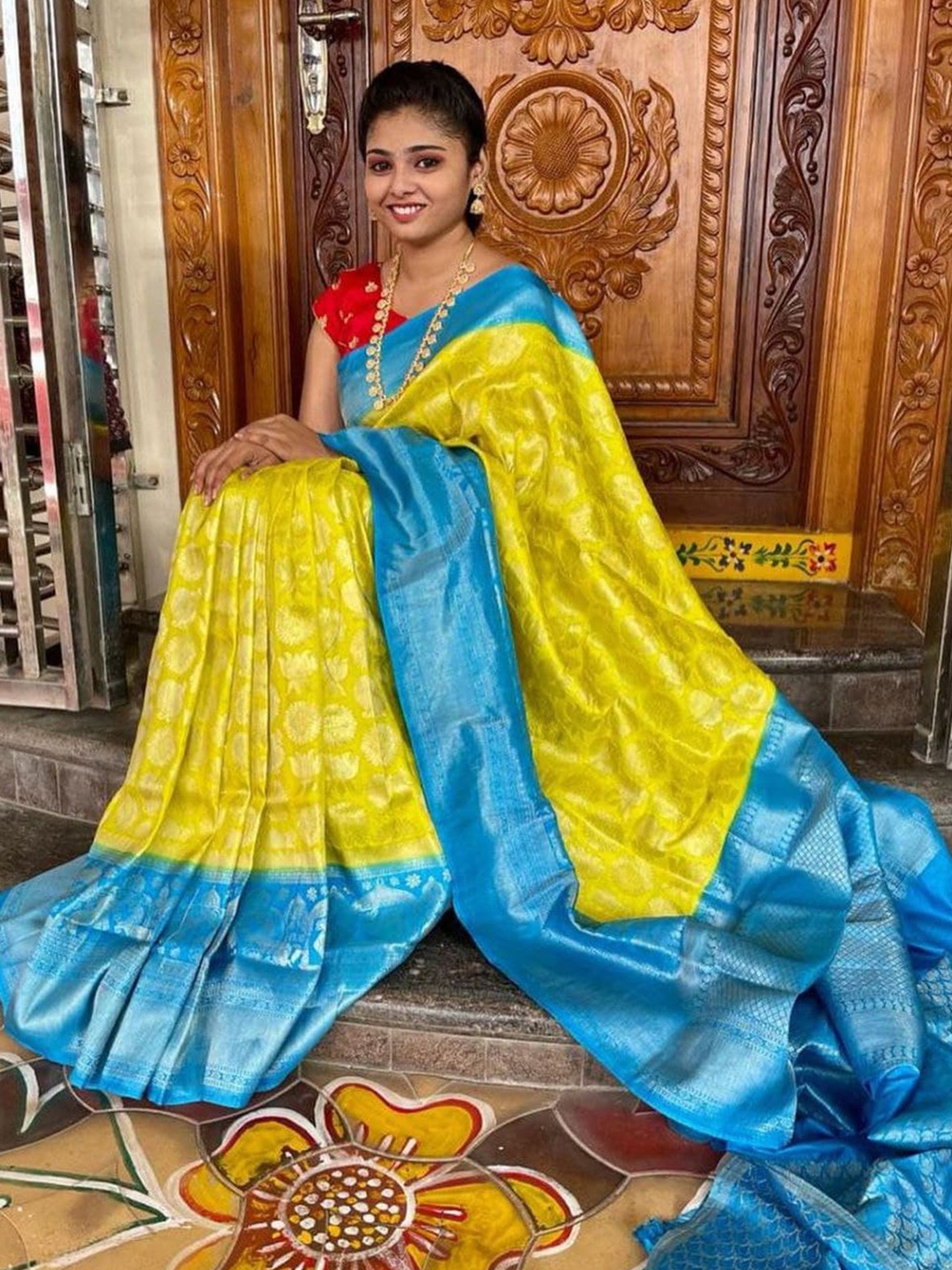 

Naishu Trendz Woven Design Zari Pure Silk Kanjeevaram Saree, Yellow