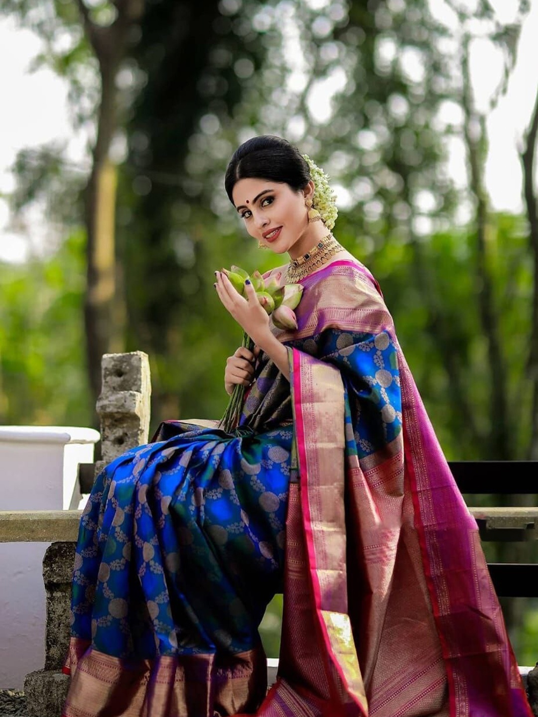 

Naishu Trendz Woven Design Zari Pure Silk Kanjeevaram Saree, Blue