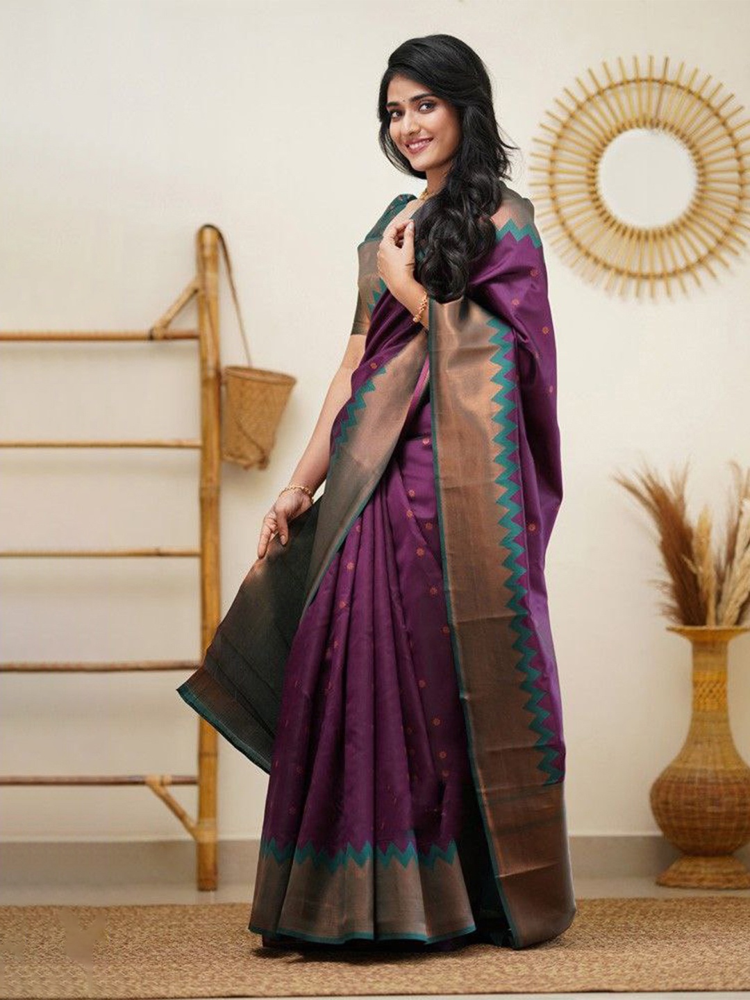 

Naishu Trendz Woven Design Zari Pure Silk Kanjeevaram Saree, Maroon