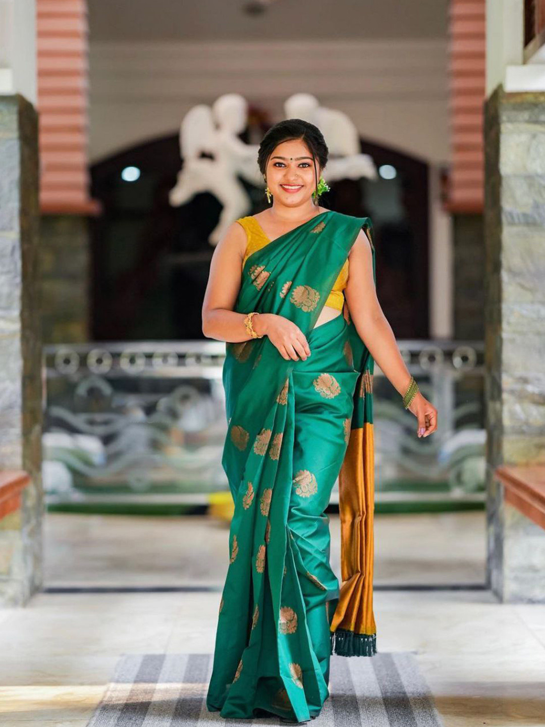 

Naishu Trendz Woven Design Zari Pure Silk Kanjeevaram Saree, Green