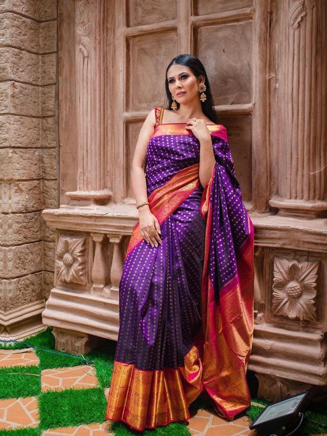 

Naishu Trendz Woven Design Zari Pure Silk Kanjeevaram Saree, Purple