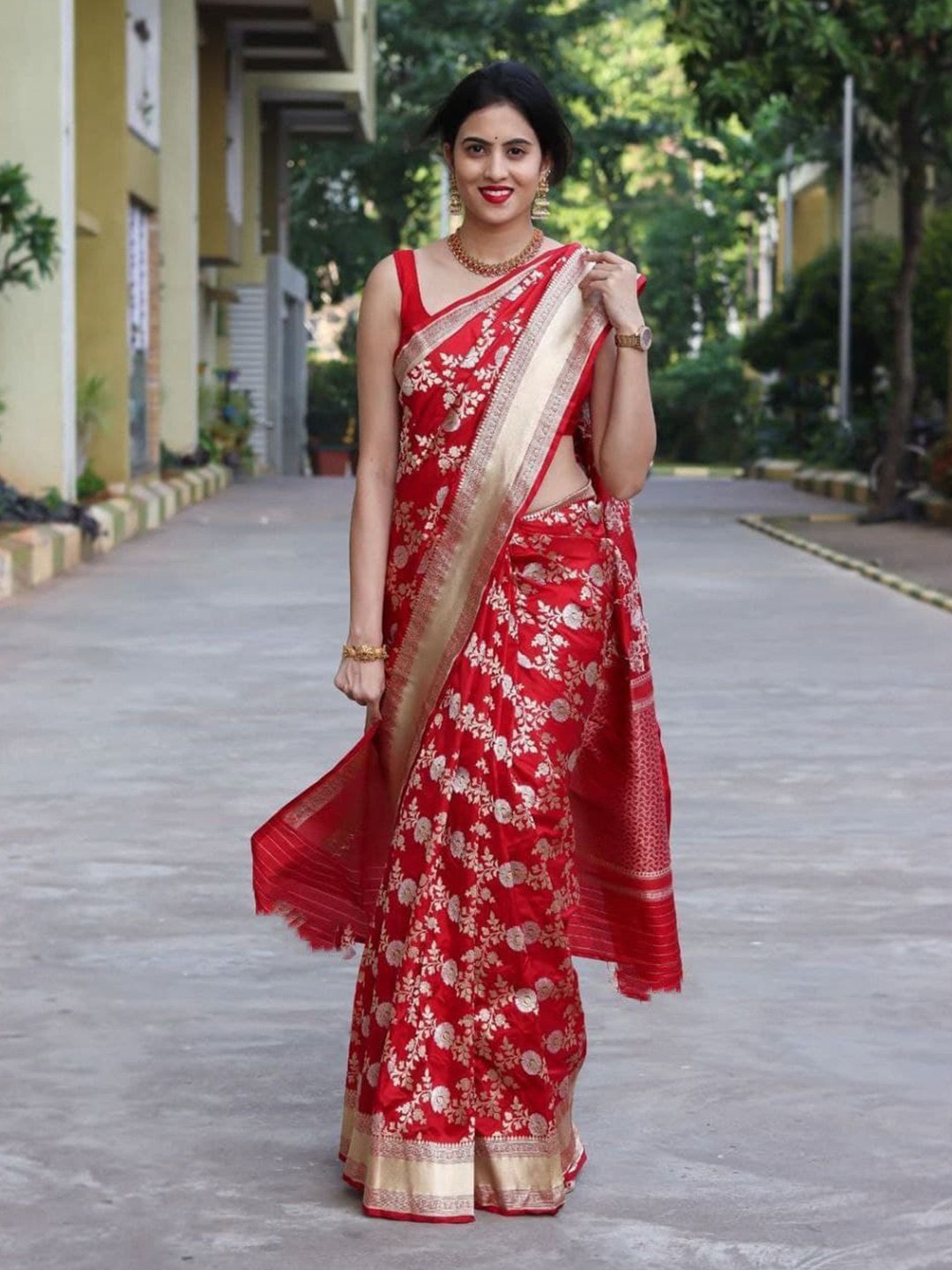 

Naishu Trendz Woven Design Zari Pure Silk Kanjeevaram Saree, Red
