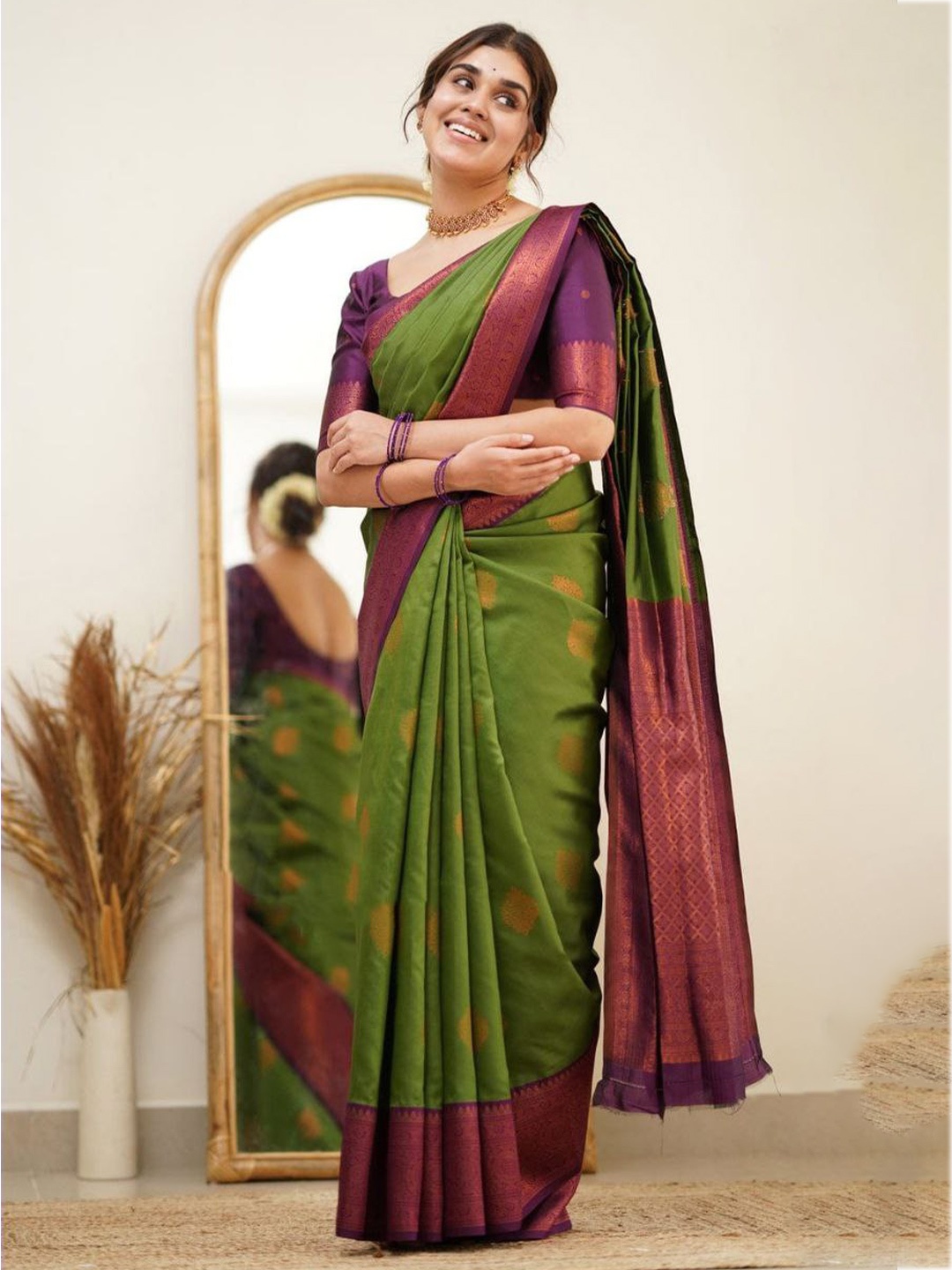 

Naishu Trendz Woven Design Zari Pure Silk Kanjeevaram Saree, Green