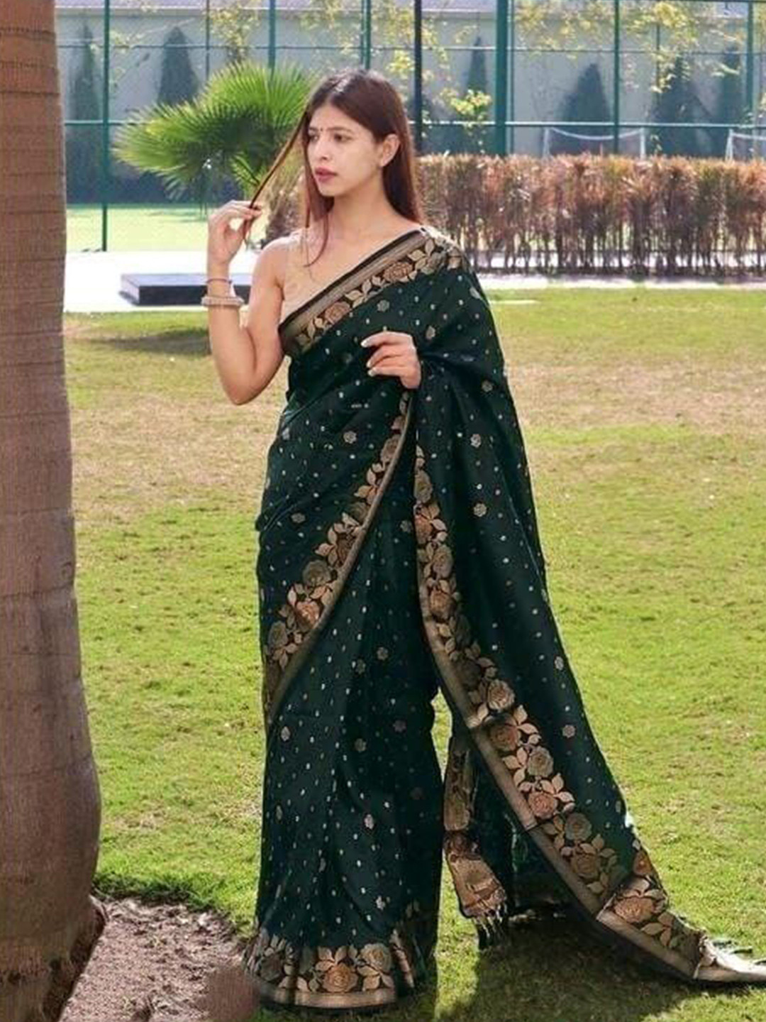 

Naishu Trendz Woven Design Zari Pure Silk Kanjeevaram Saree, Green