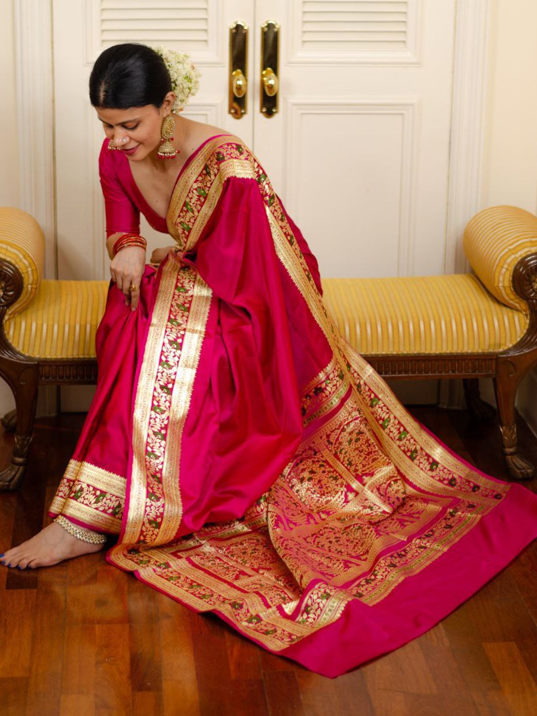 

Naishu Trendz Woven Design Zari Pure Silk Kanjeevaram Saree, Pink