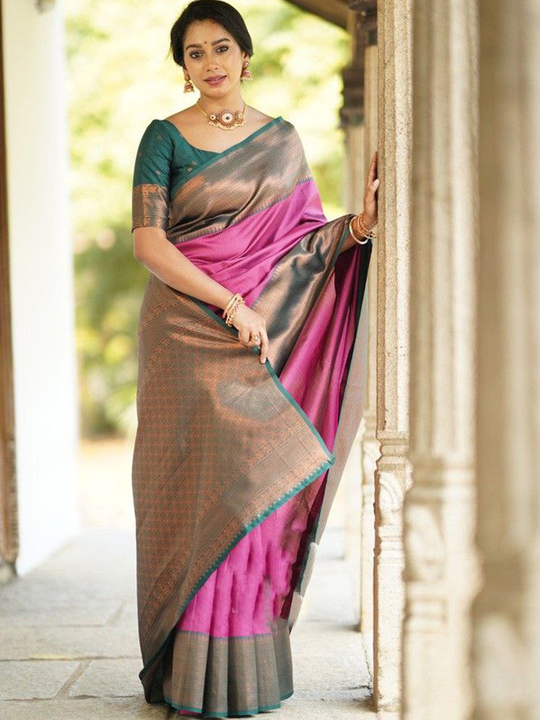 

Naishu Trendz Woven Design Zari Pure Silk Kanjeevaram Saree, Pink