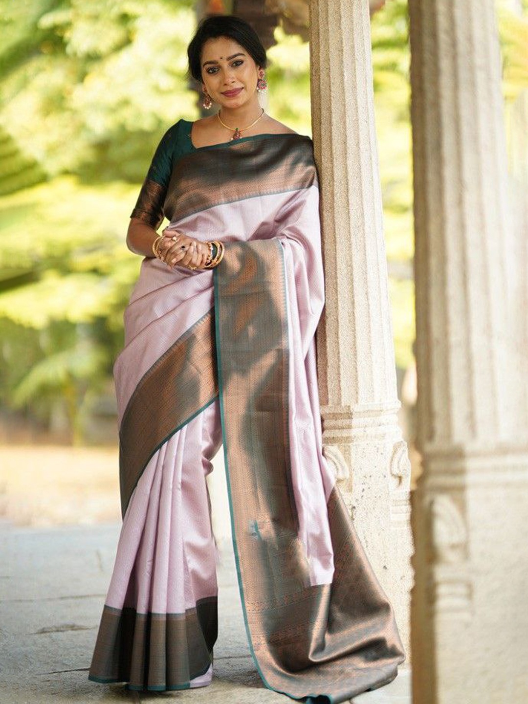 

Naishu Trendz Woven Design Zari Pure Silk Kanjeevaram Saree, Pink